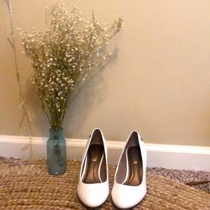 Life Stride white heels